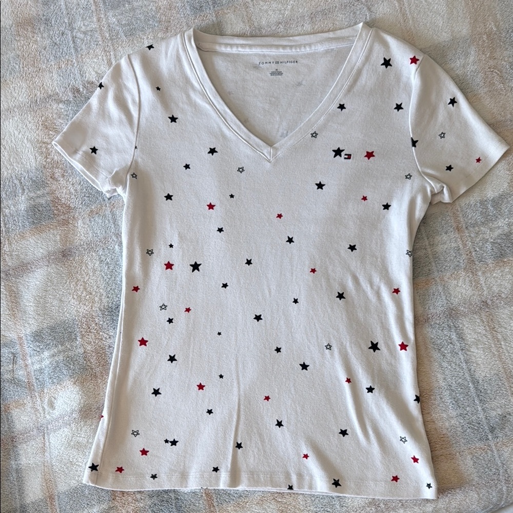 ⭐️Tommy Hilfiger White V-Neck Short Sleeve Tee With Red and Blue Stars⭐️3/$25